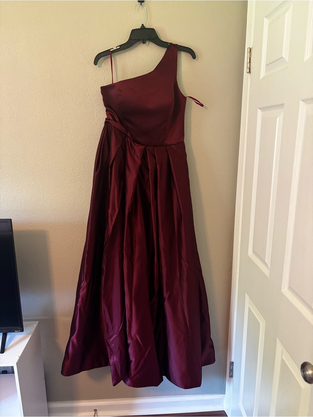 Asymmetrical Wine One-Shoulder Prom Dress
